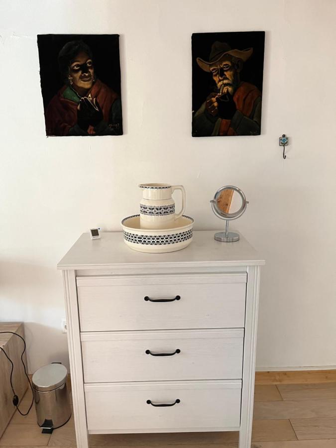 Chambre Papillon Avec Acces Terasse La Neuveville Exteriér fotografie